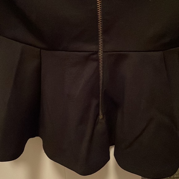 Forever 21 black peplum zip lace sleeve top size small - Picture 9 of 9